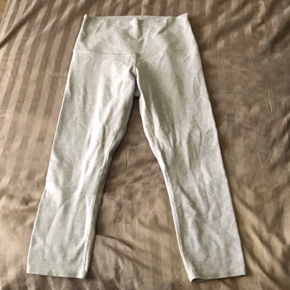 Gray LuLulemon crops